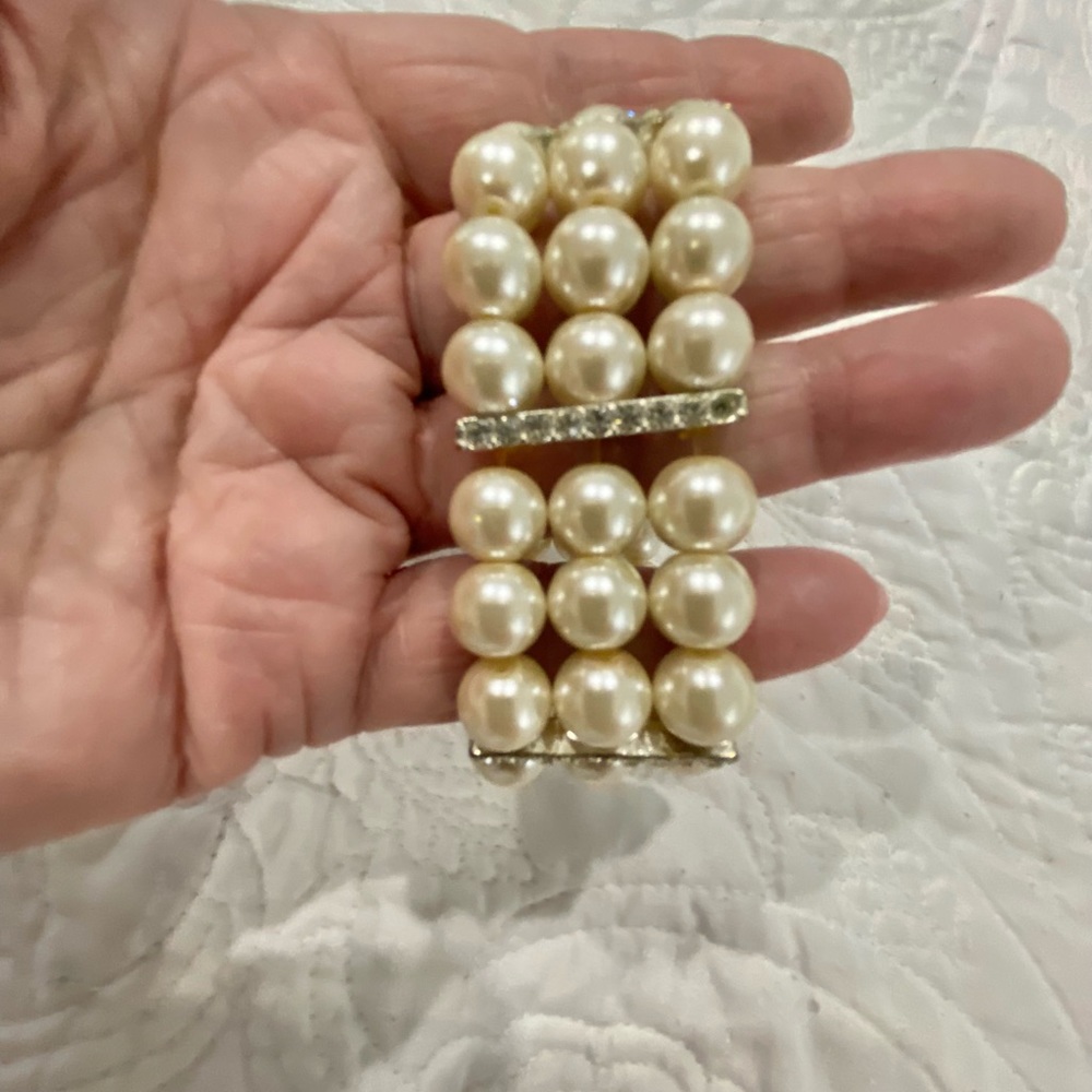 Pearls bracelet and rhinestones stretch